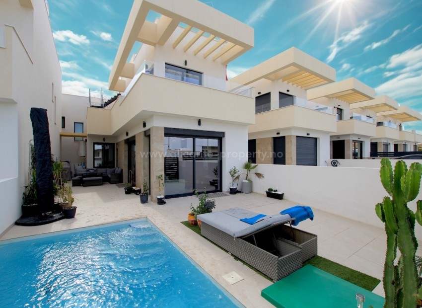 Villa in Los Montesinos Centro