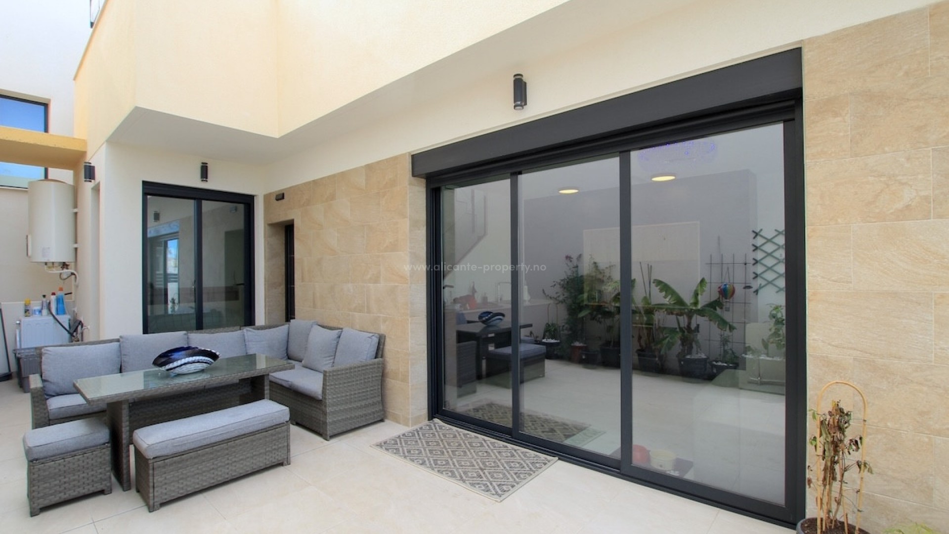 Villa in Los Montesinos Centro