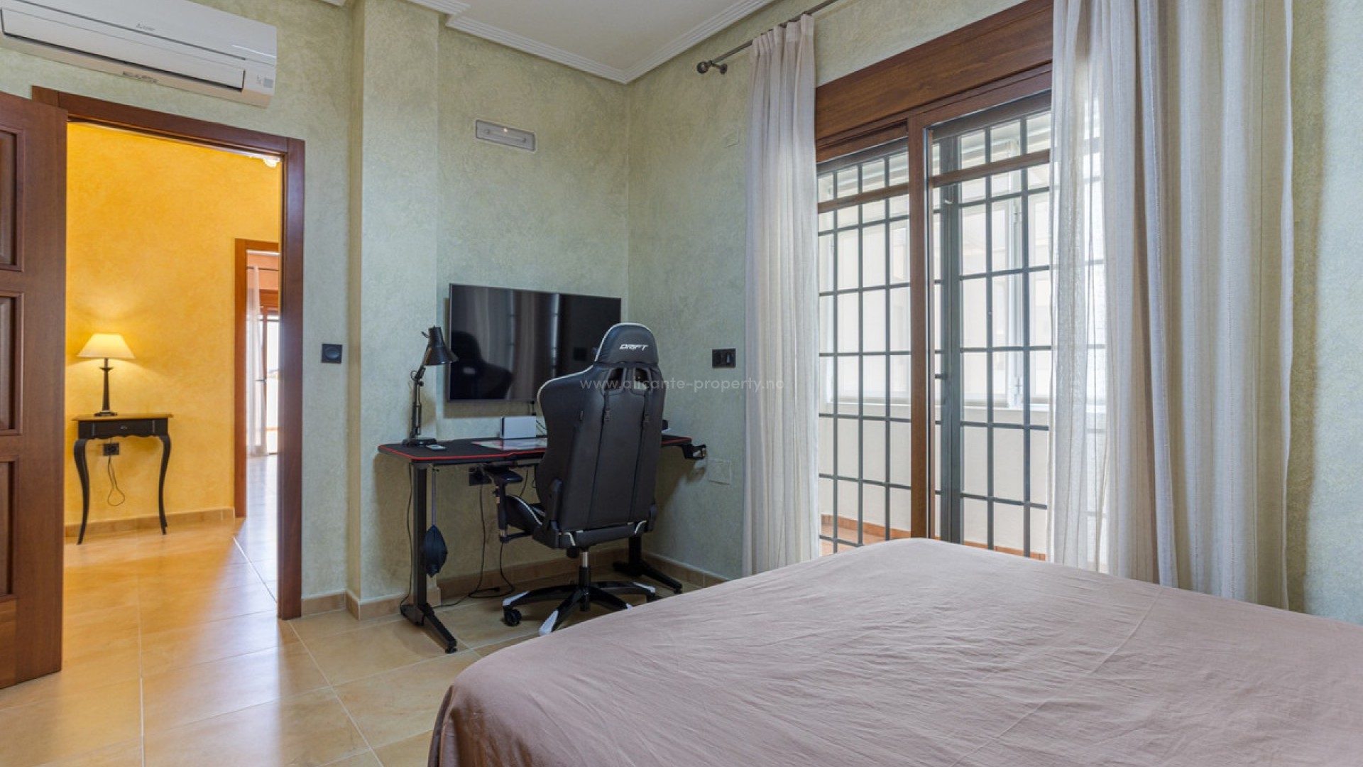 Villa in Los Montesinos Centro