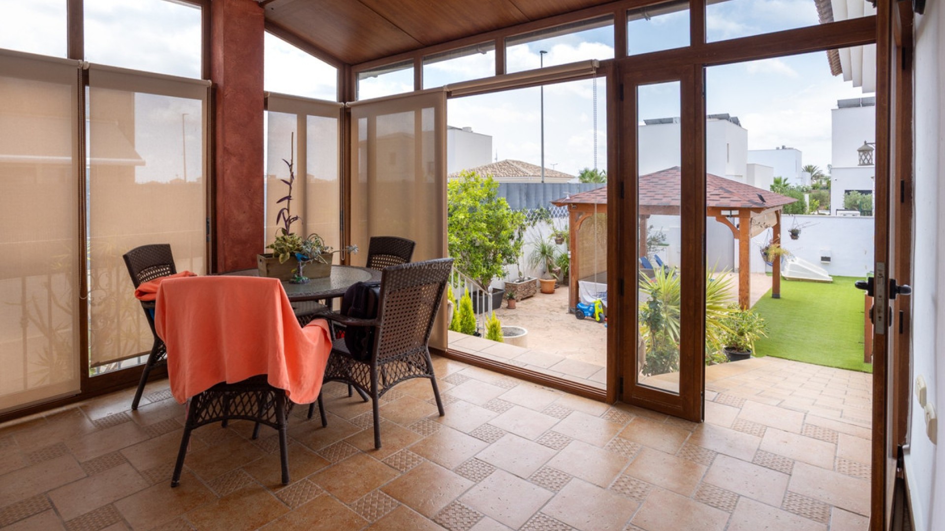 Villa in Los Montesinos Centro