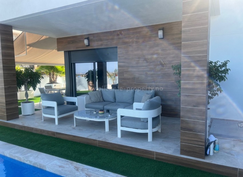 Villa in Los Montesinos Centro