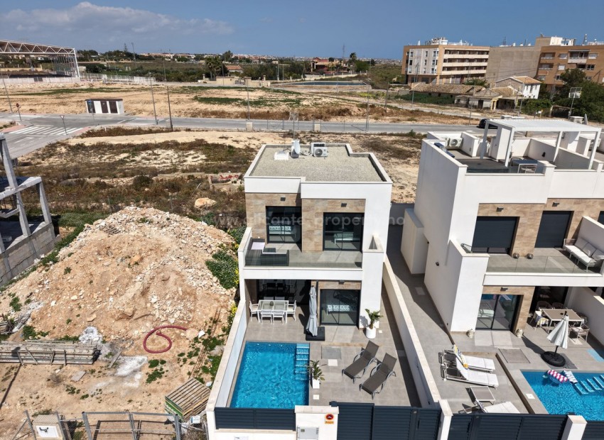 Villa in Los Montesinos Centro