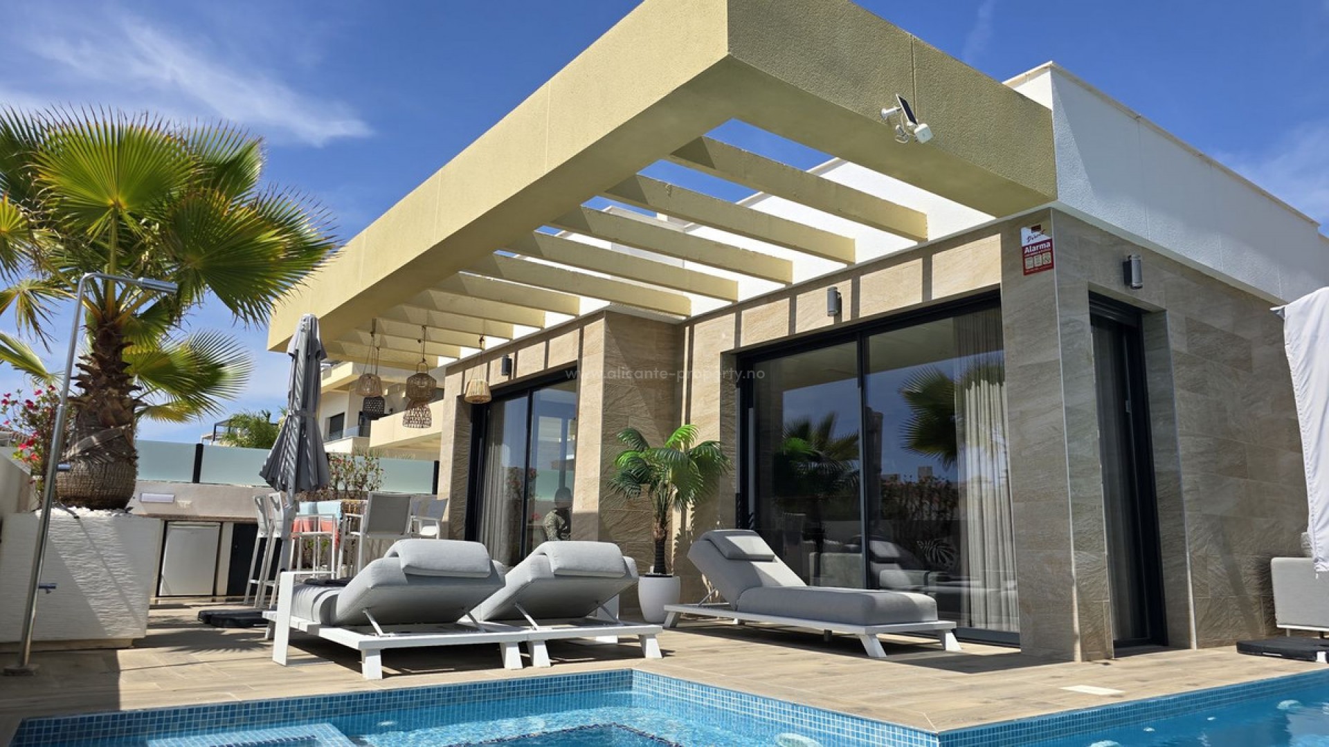 Villa in Los Montesinos Centro