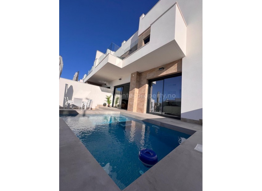 Villa in Los Montesinos Centro