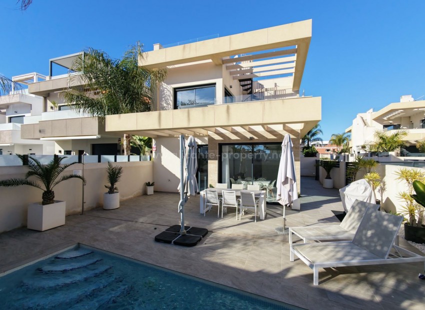 Villa in Los Montesinos Centro
