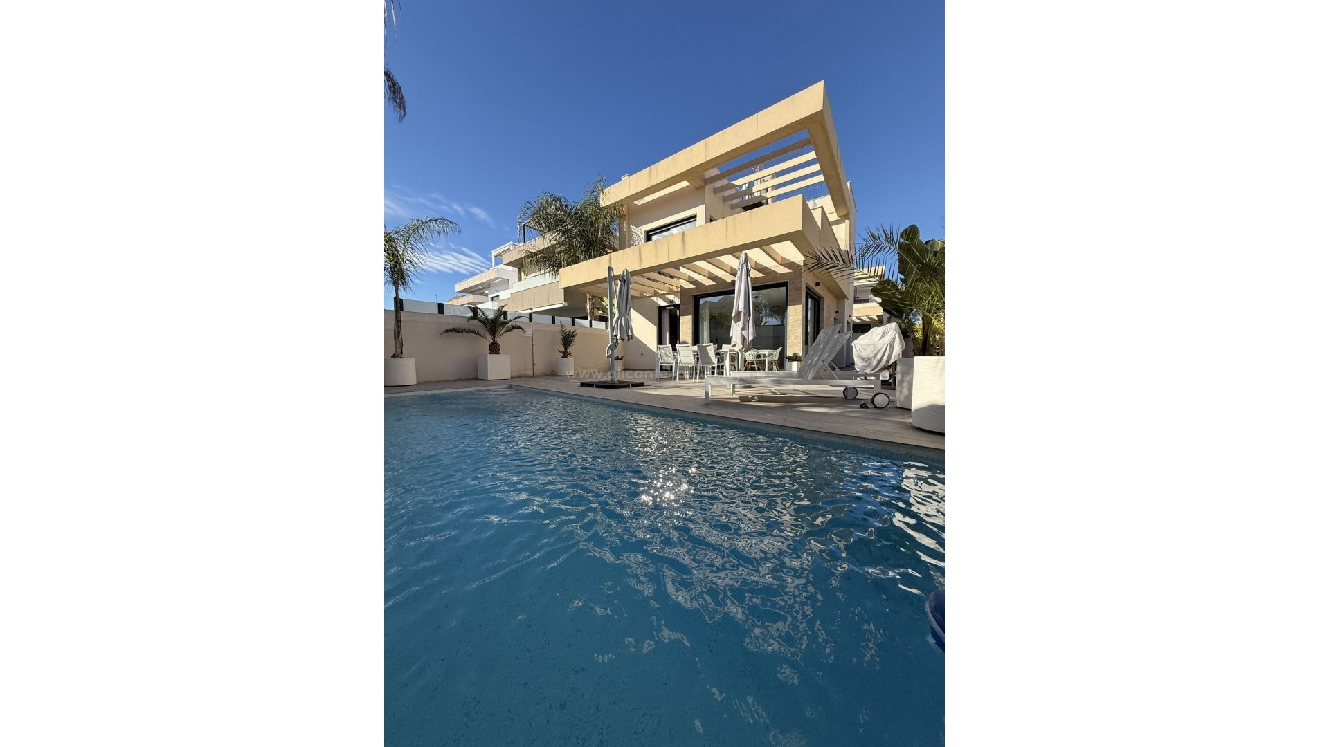 Villa in Los Montesinos Centro