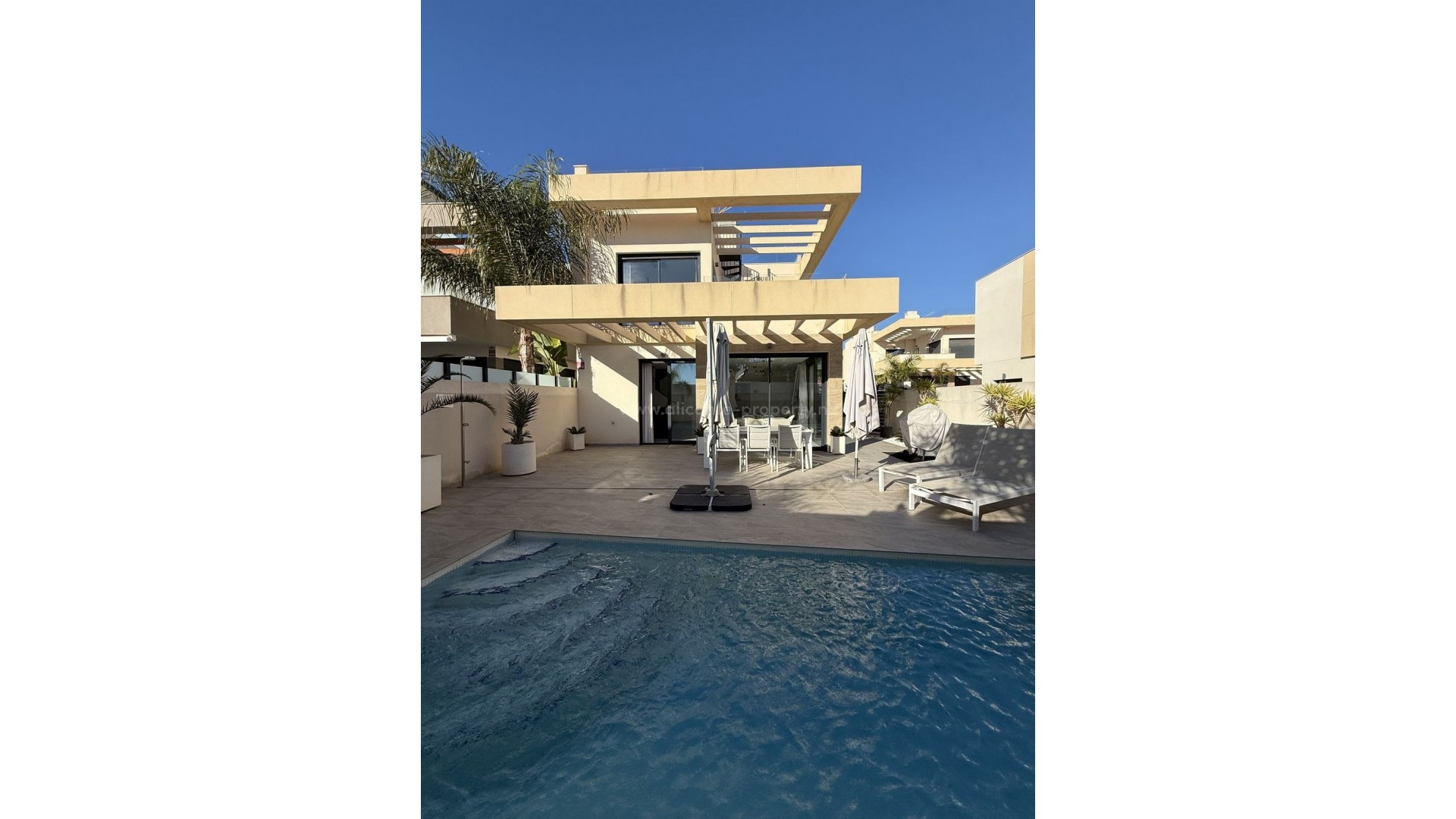 Villa in Los Montesinos Centro