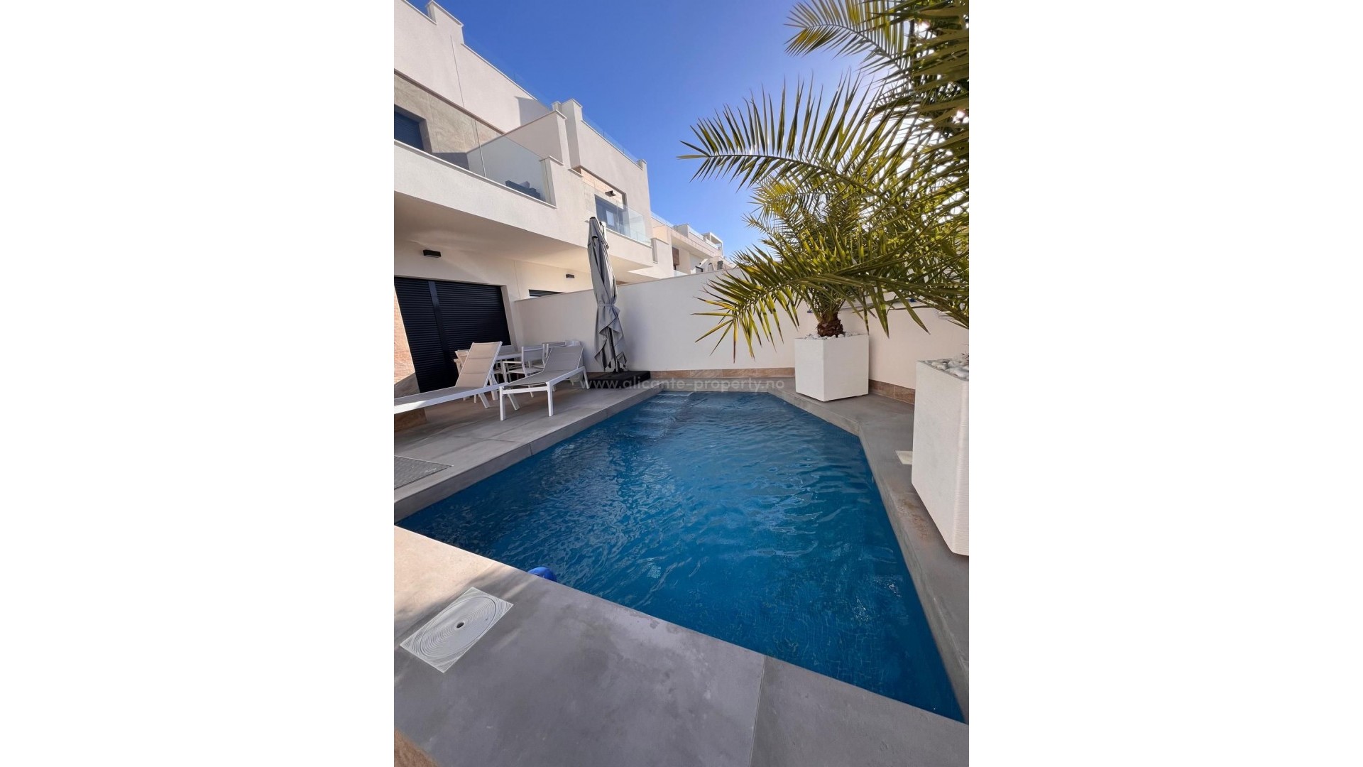 Villa in Los Montesinos Centro