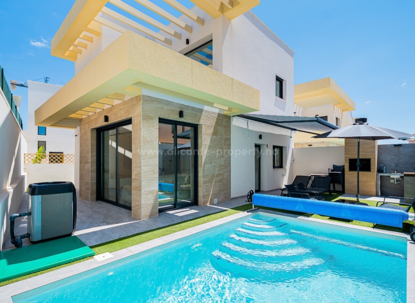 Villa in Los Montesinos Centro