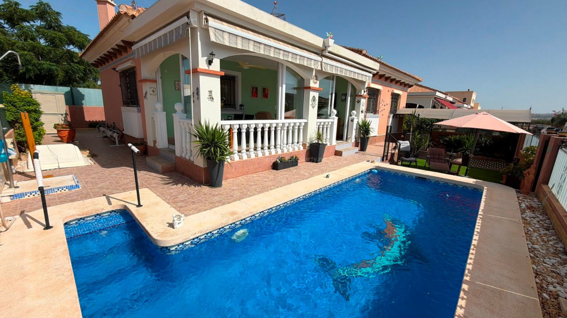 Villa in Los Montesinos Centro