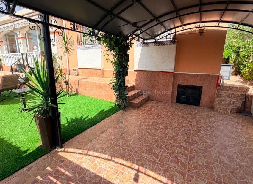 Villa in Los Montesinos Centro