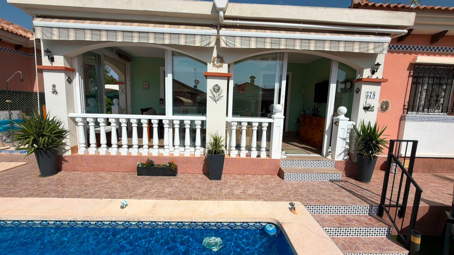 Villa in Los Montesinos Centro