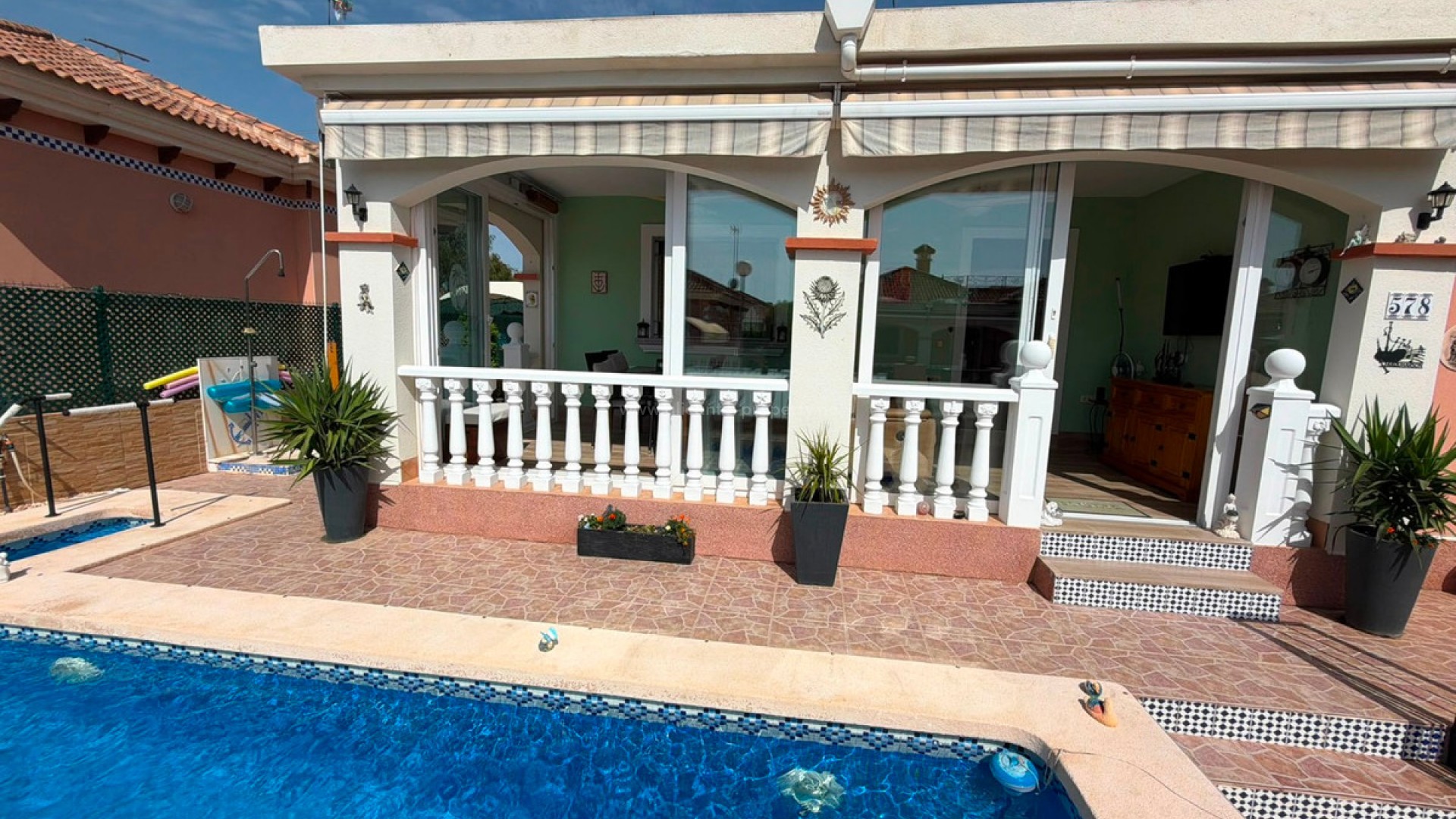 Villa in Los Montesinos Centro