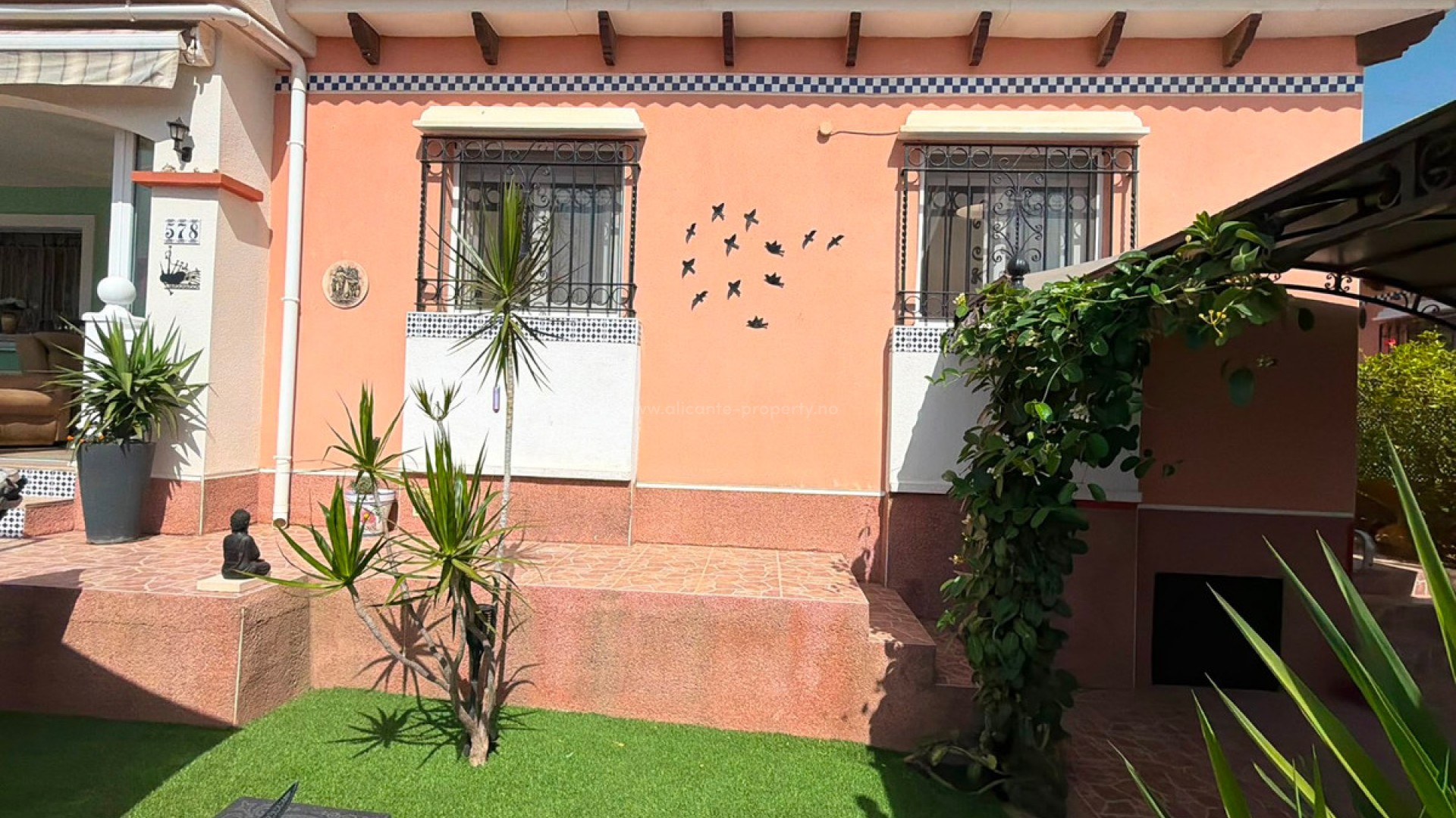 Villa in Los Montesinos Centro
