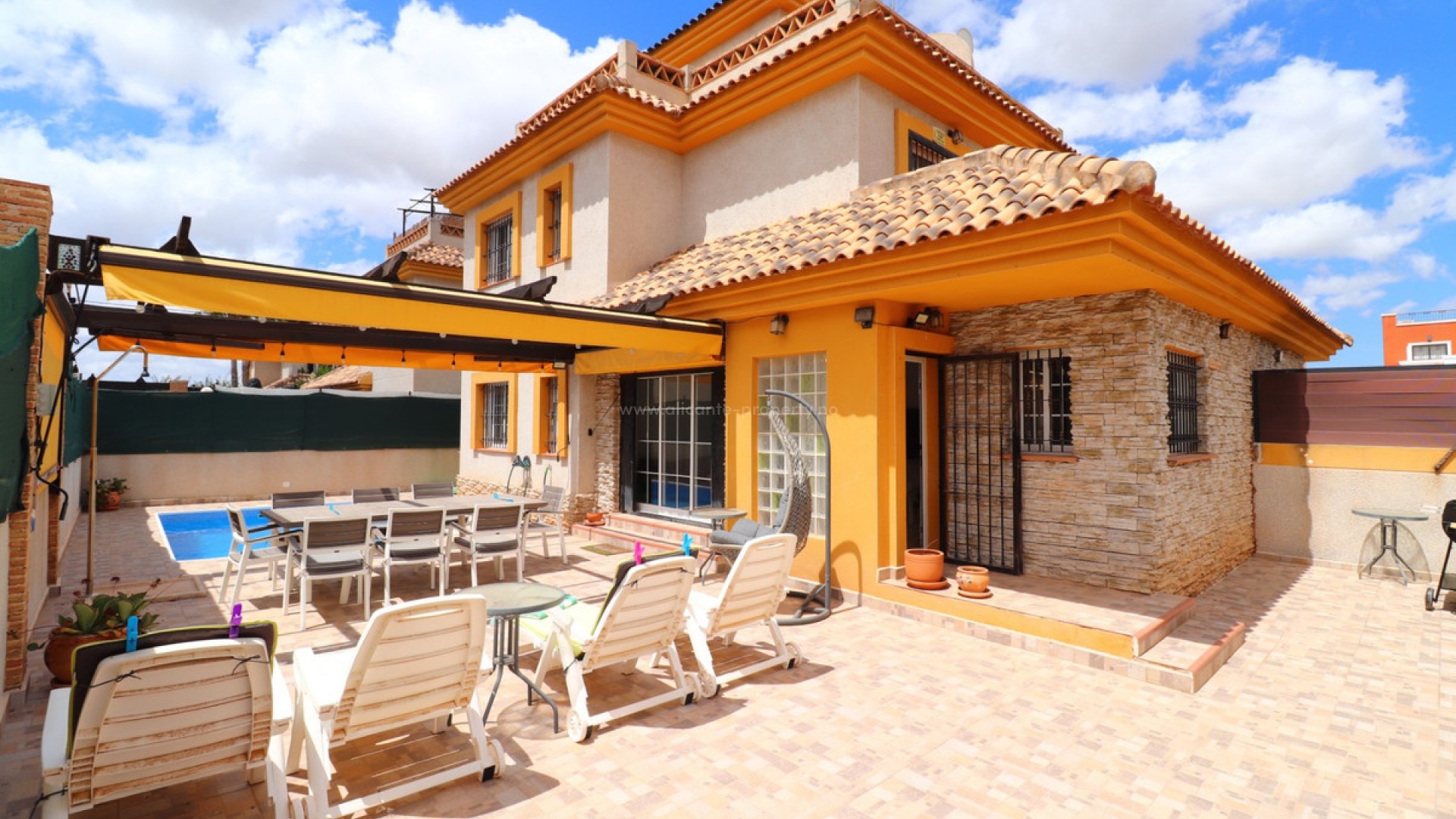 Villa in Los Montesinos Centro