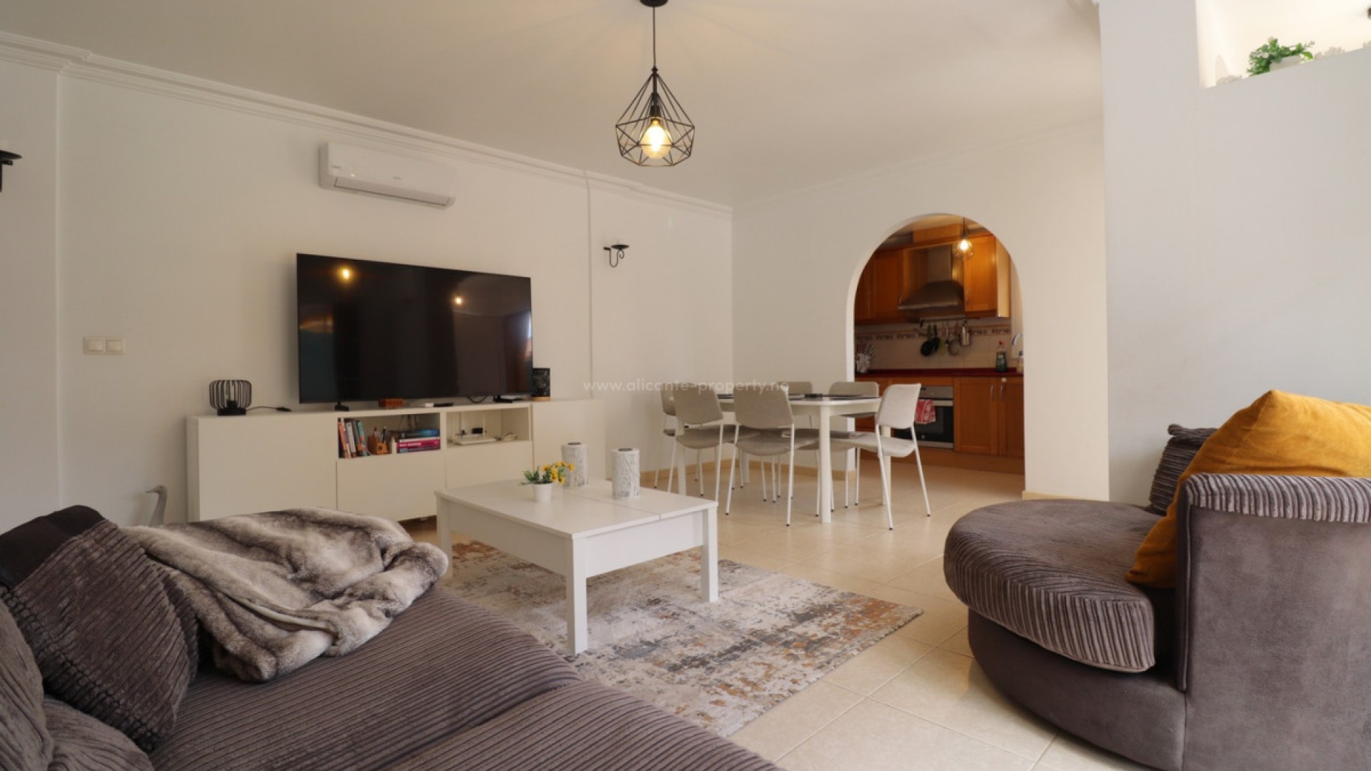 Villa in Los Montesinos Centro