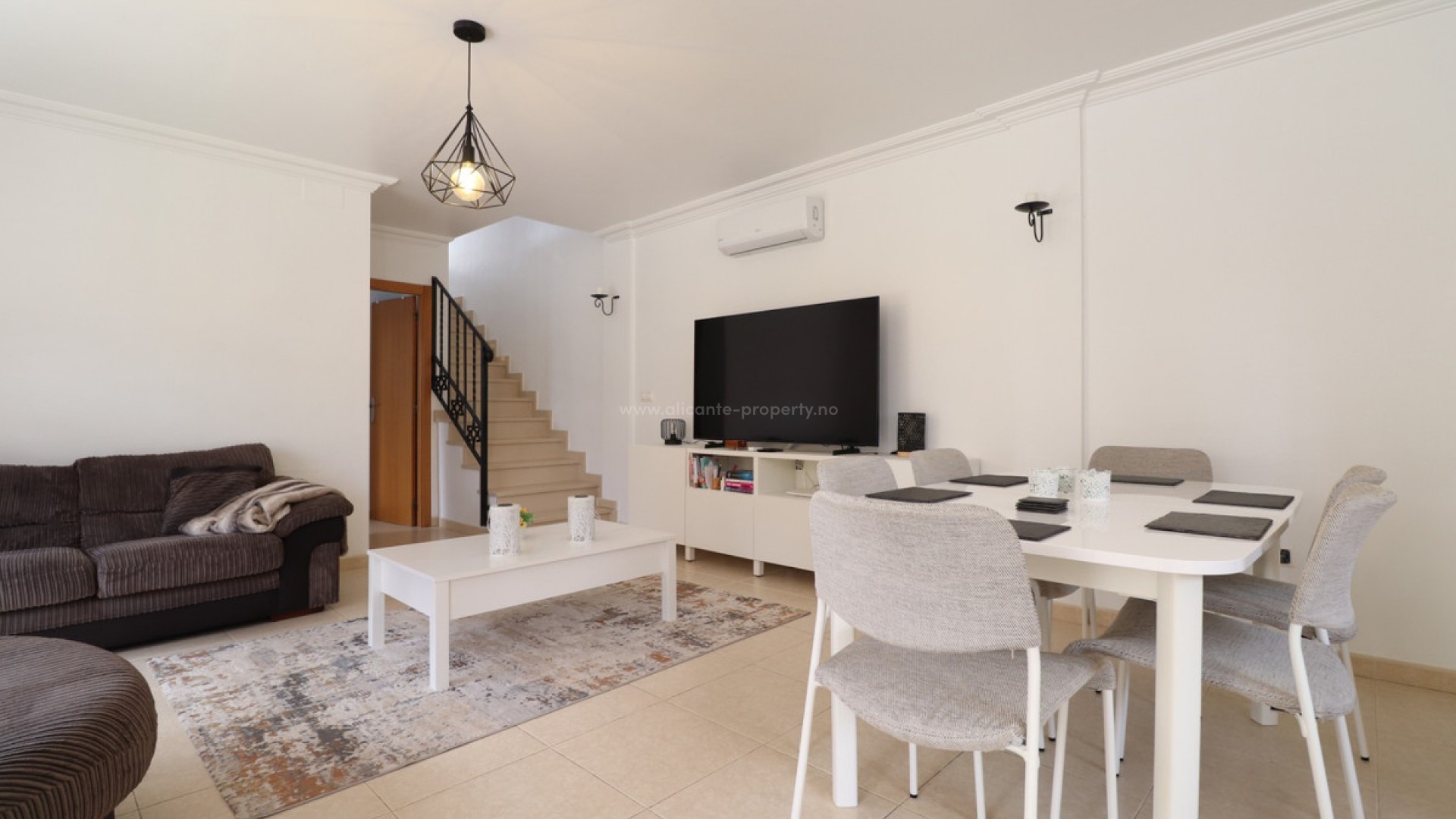 Villa in Los Montesinos Centro