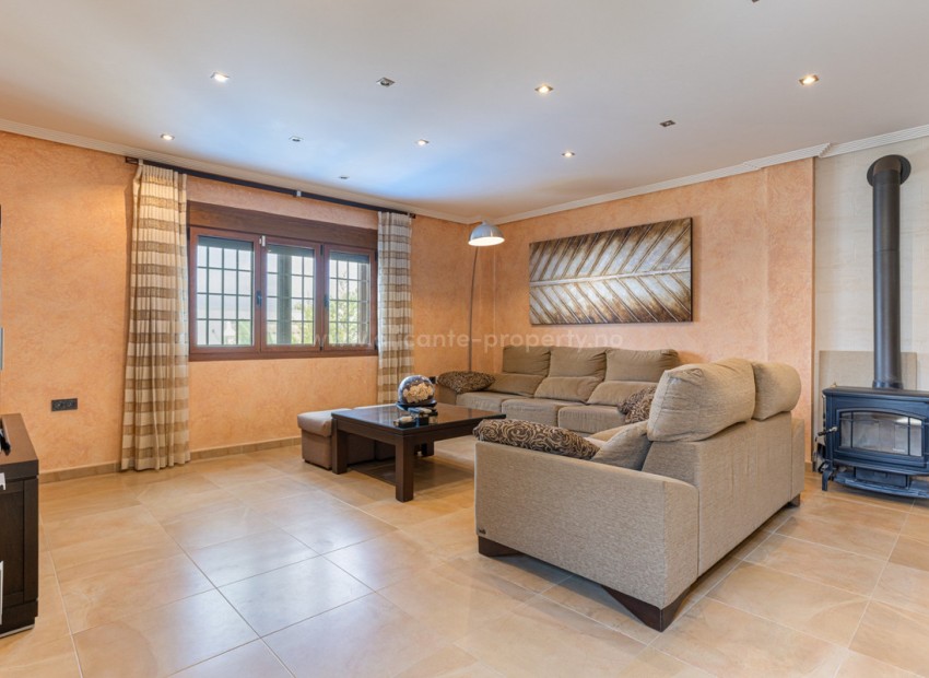 Villa in Los Montesinos Centro