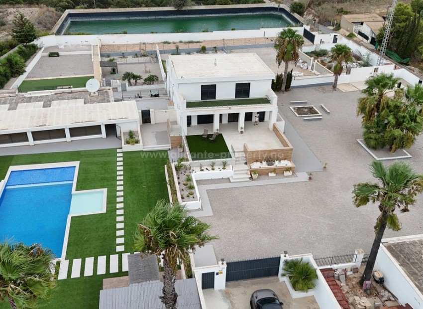 Villa in Los Montesinos Centro
