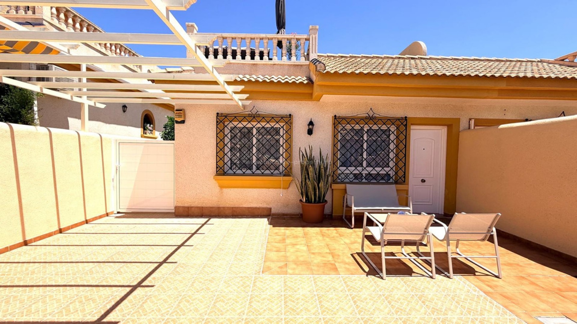 Villa in Los Montesinos Centro