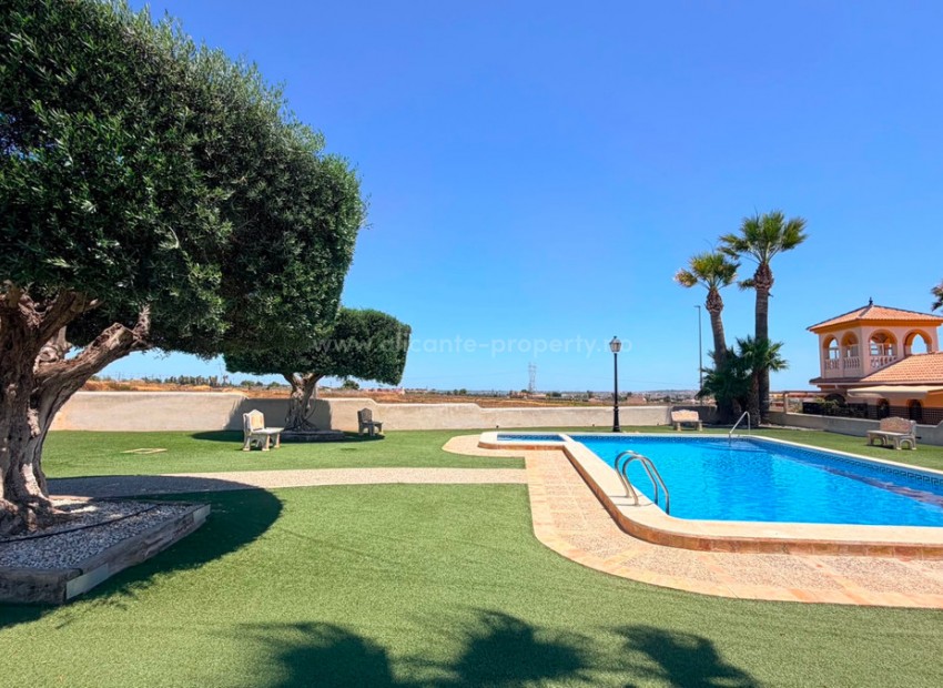 Villa in Los Montesinos Centro