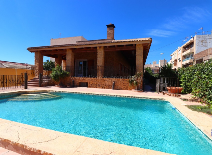 Villa in Los Palacios