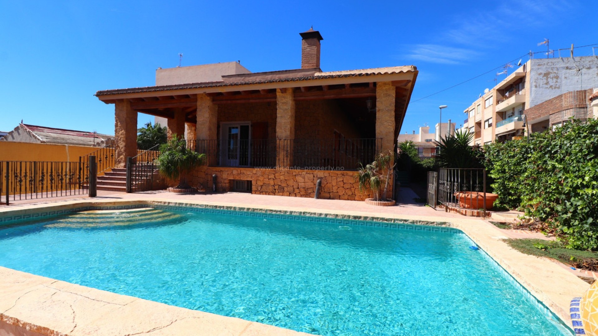 Villa in Los Palacios