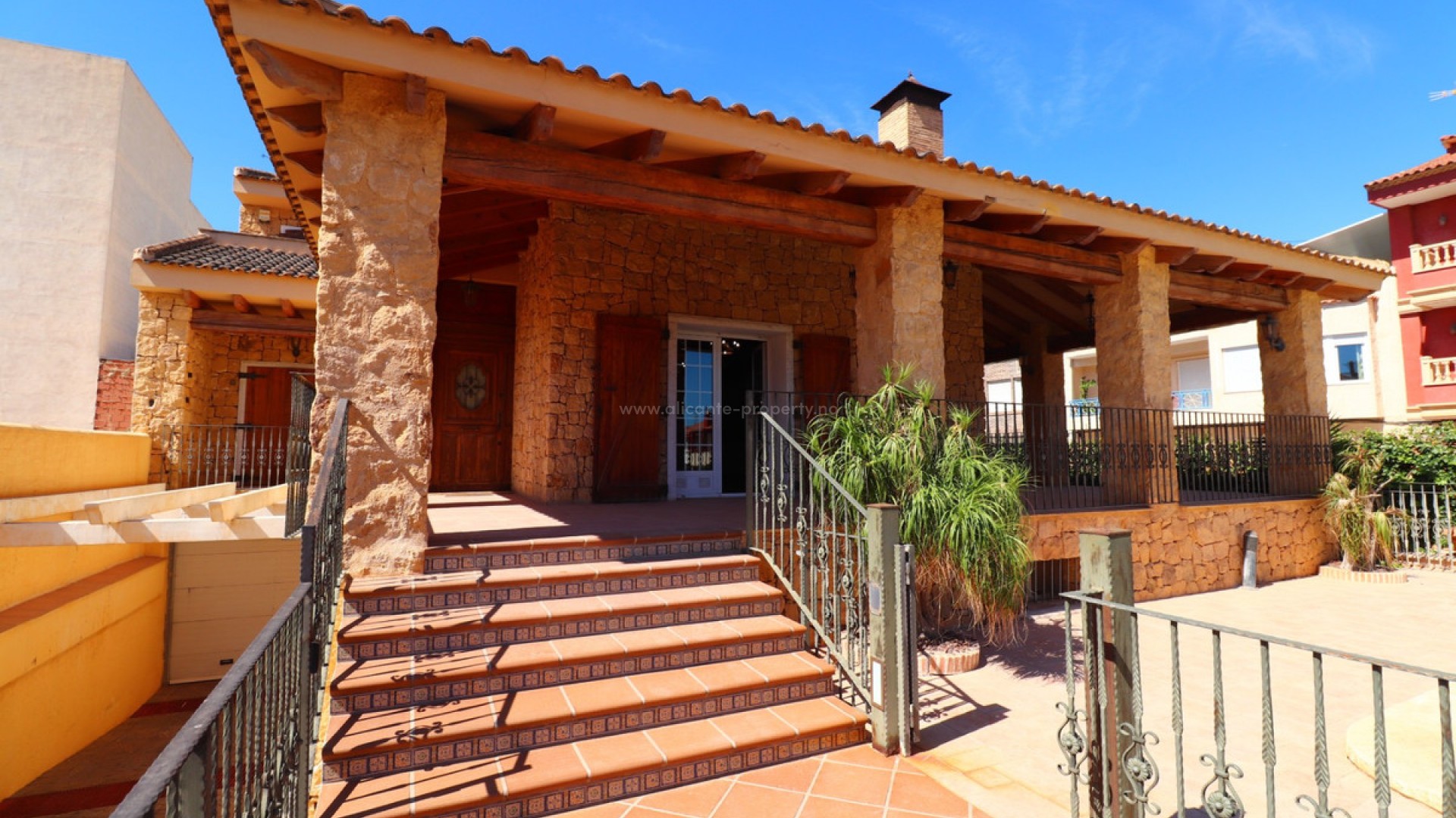 Villa in Los Palacios