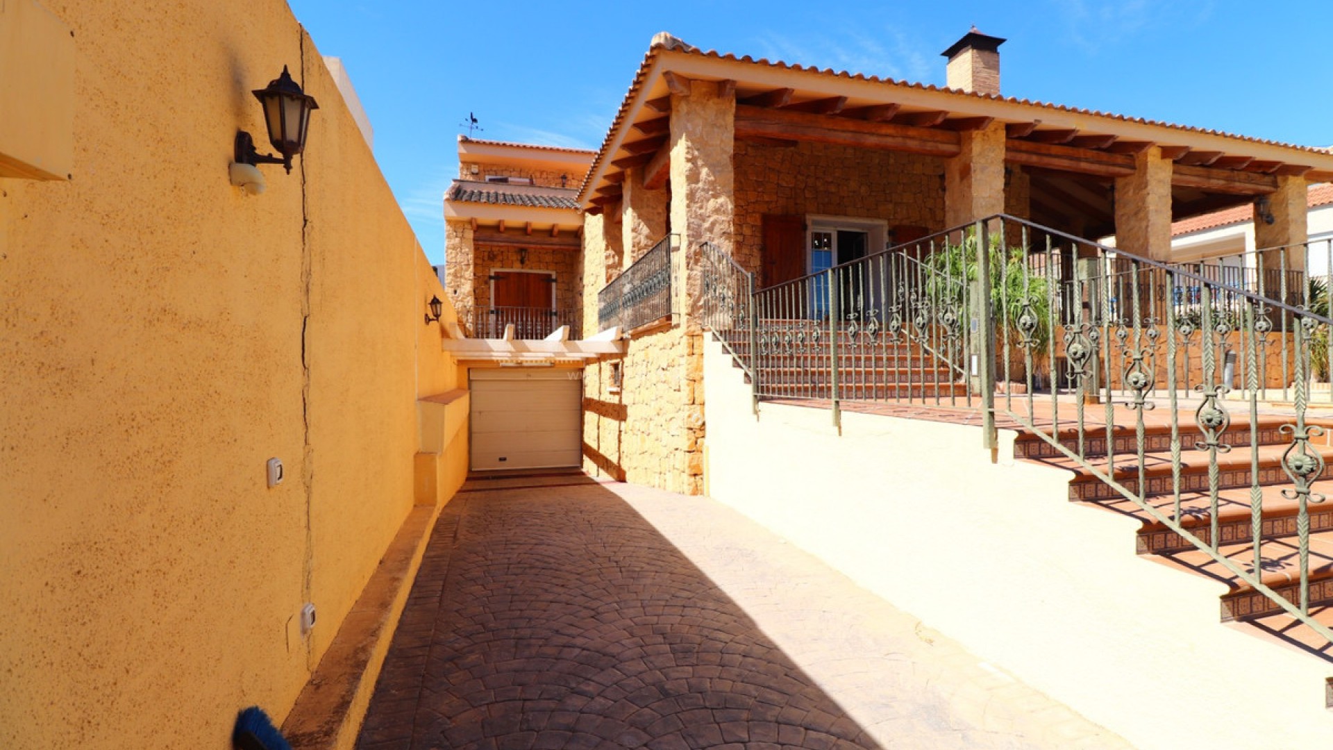 Villa in Los Palacios
