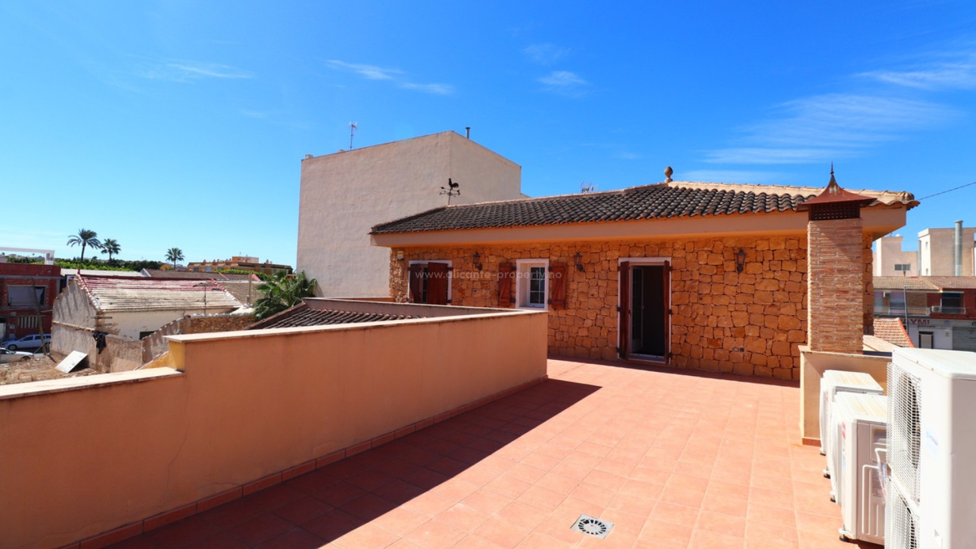 Villa in Los Palacios