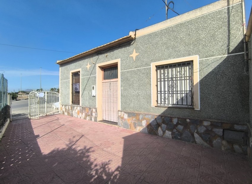 Villa in Los Palacios
