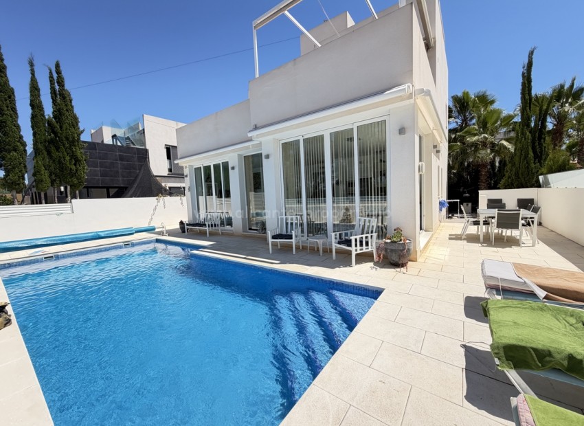 Villa in Mil Palmeras