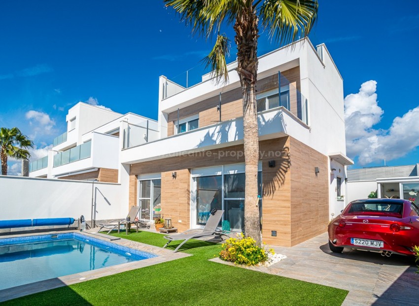 Villa in Pilar de la Horadada Centro