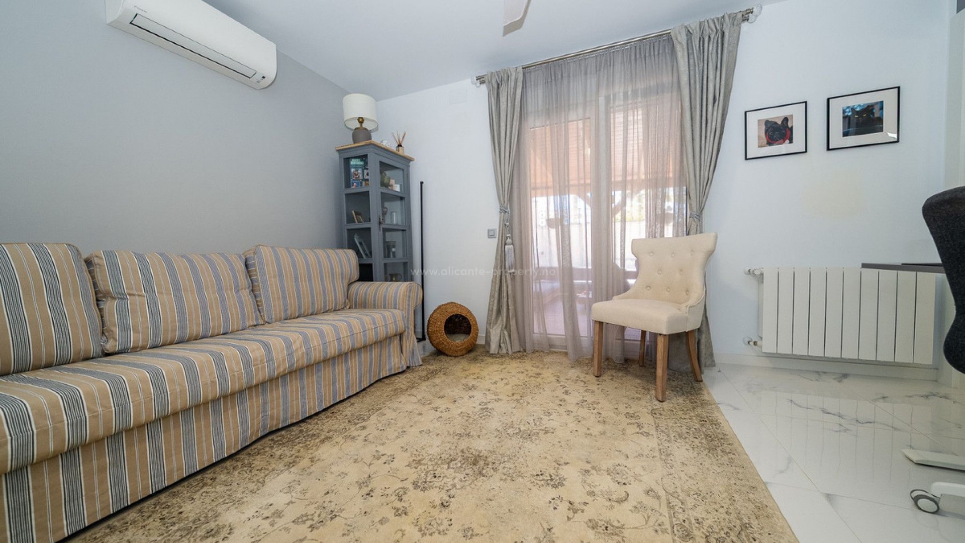 Villa in Pilar de la Horadada Centro