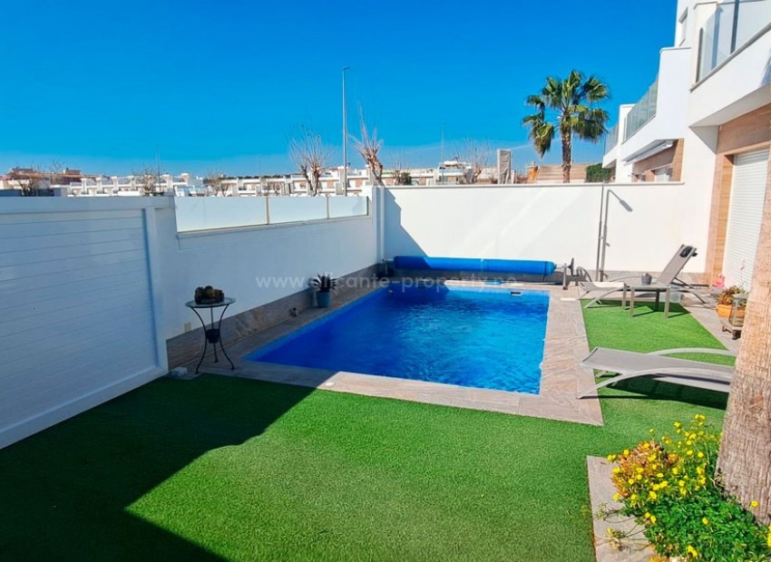Villa in Pilar de la Horadada Centro