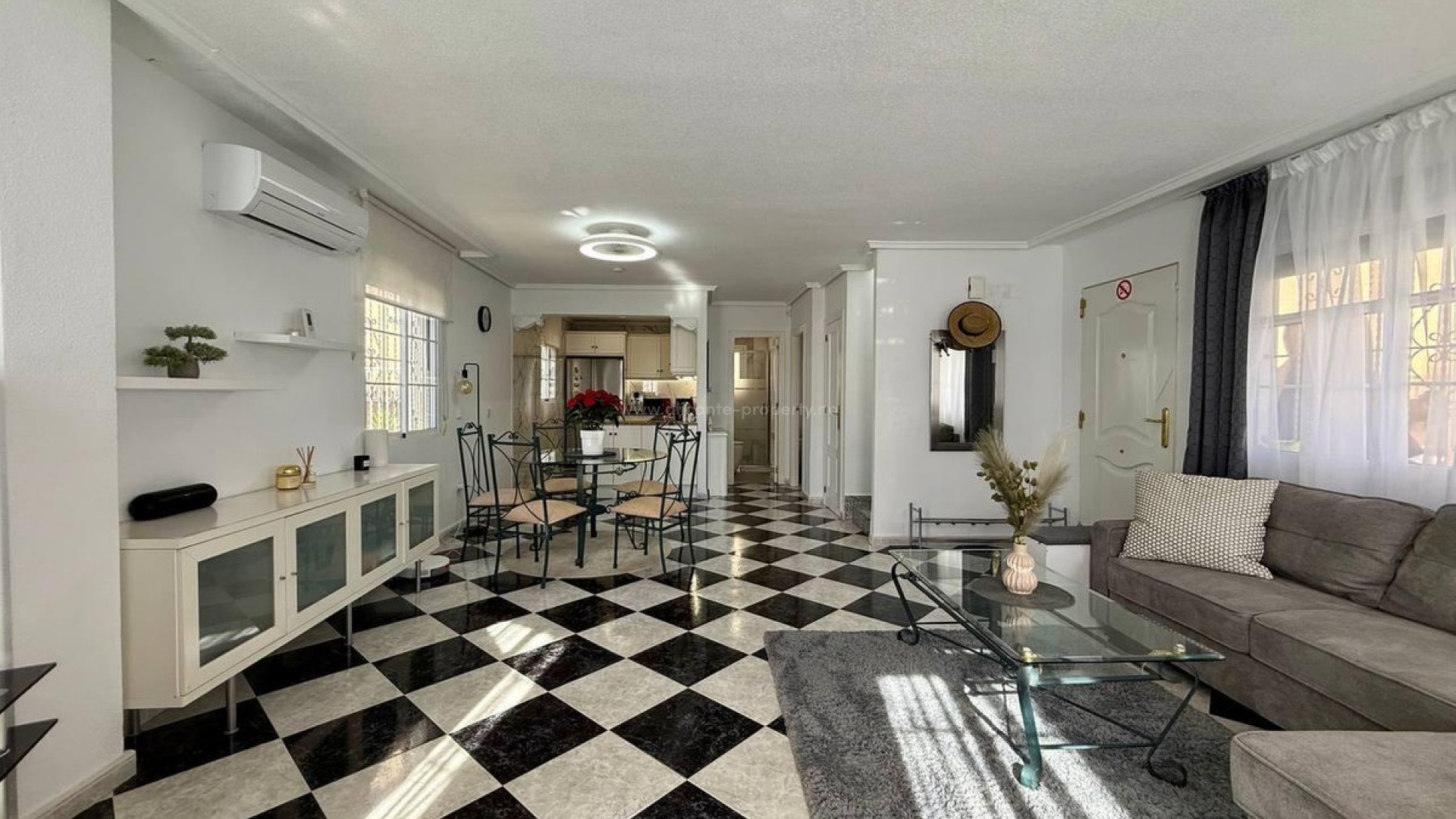 Villa in Playa Flamenca