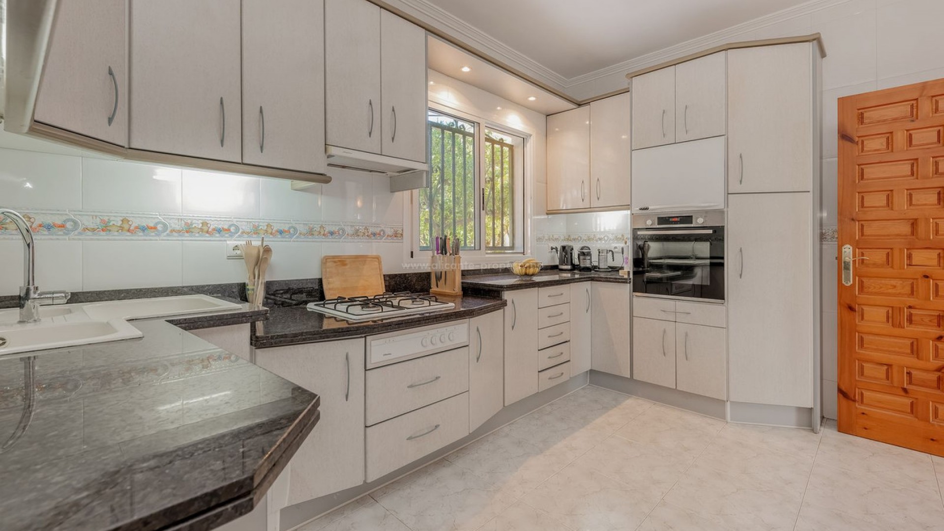 Villa in San Juan de Alicante Centro