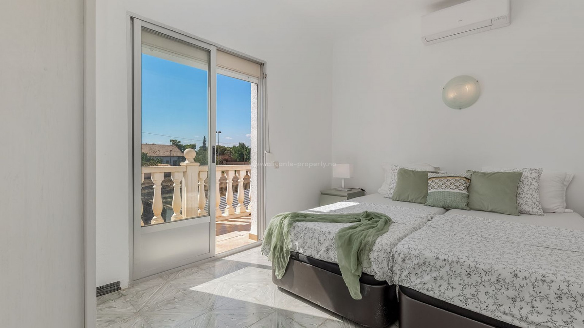 Villa in San Juan de Alicante Centro