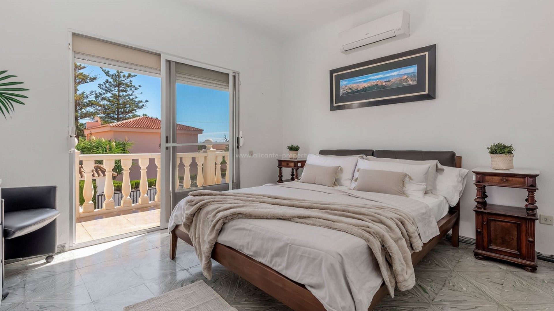 Villa in San Juan de Alicante Centro