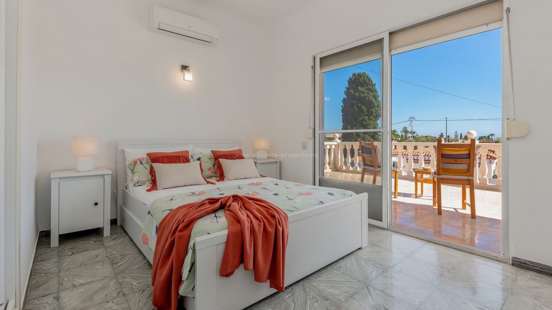 Villa in San Juan de Alicante Centro