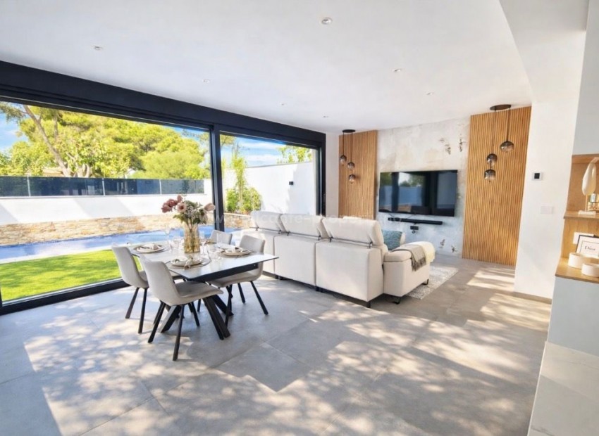 Villa in Santiago de la Ribera