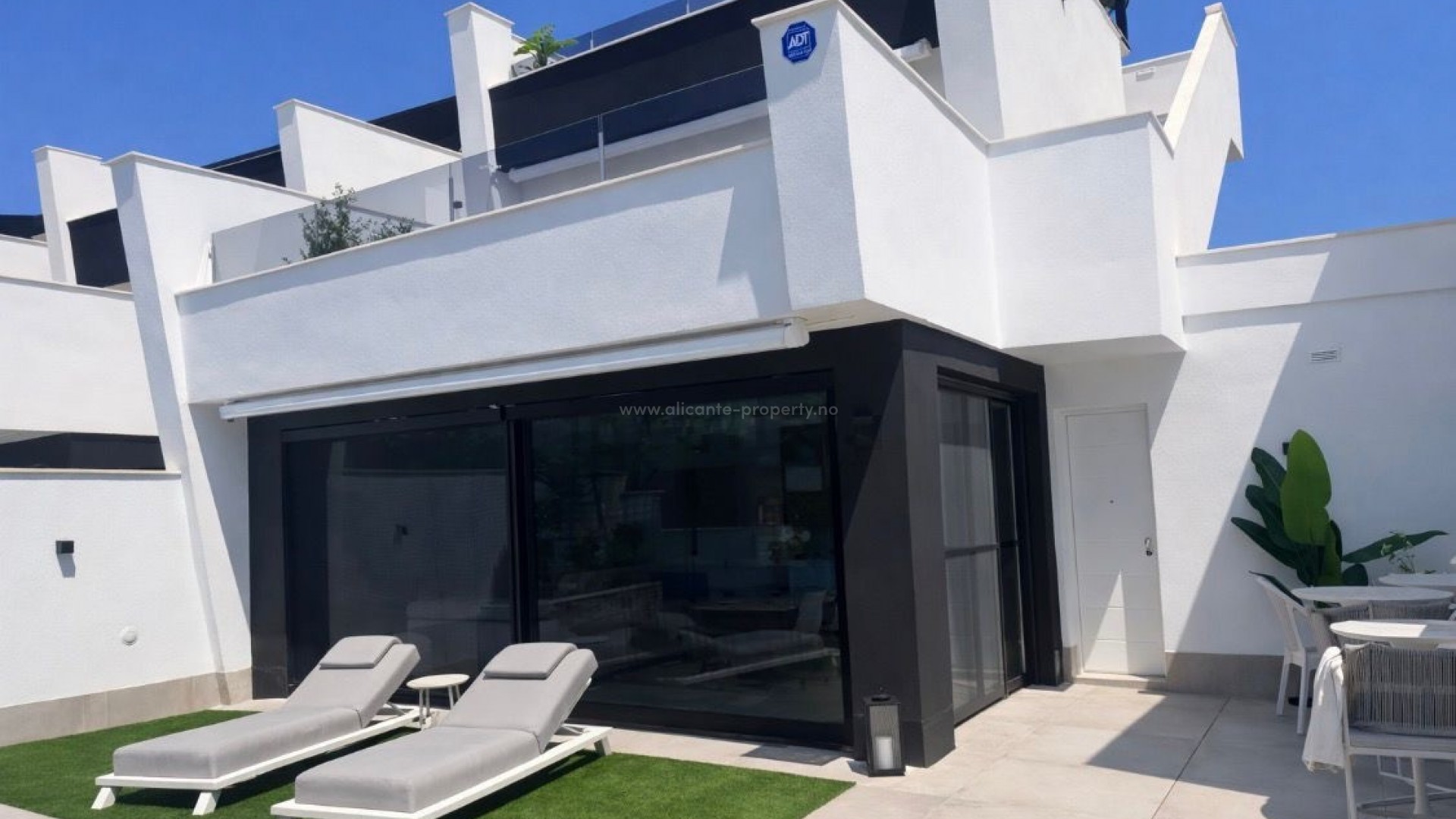 Villa in Santiago de la Ribera