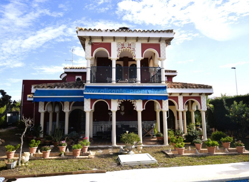 Villa in Torrevieja Centro