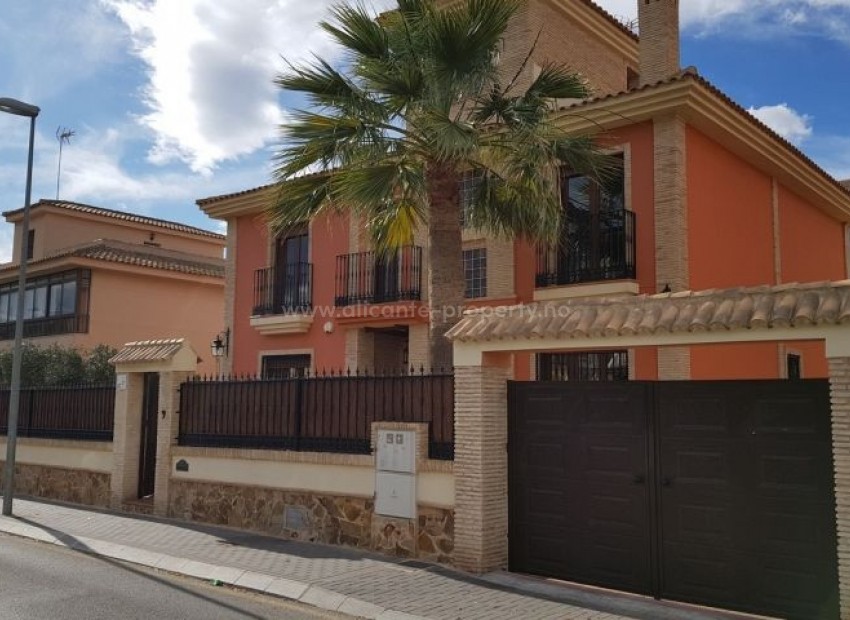 Villa in Torrevieja Centro