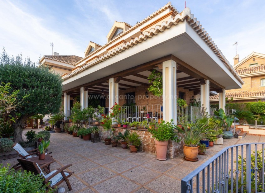 Villa in Torrevieja Centro
