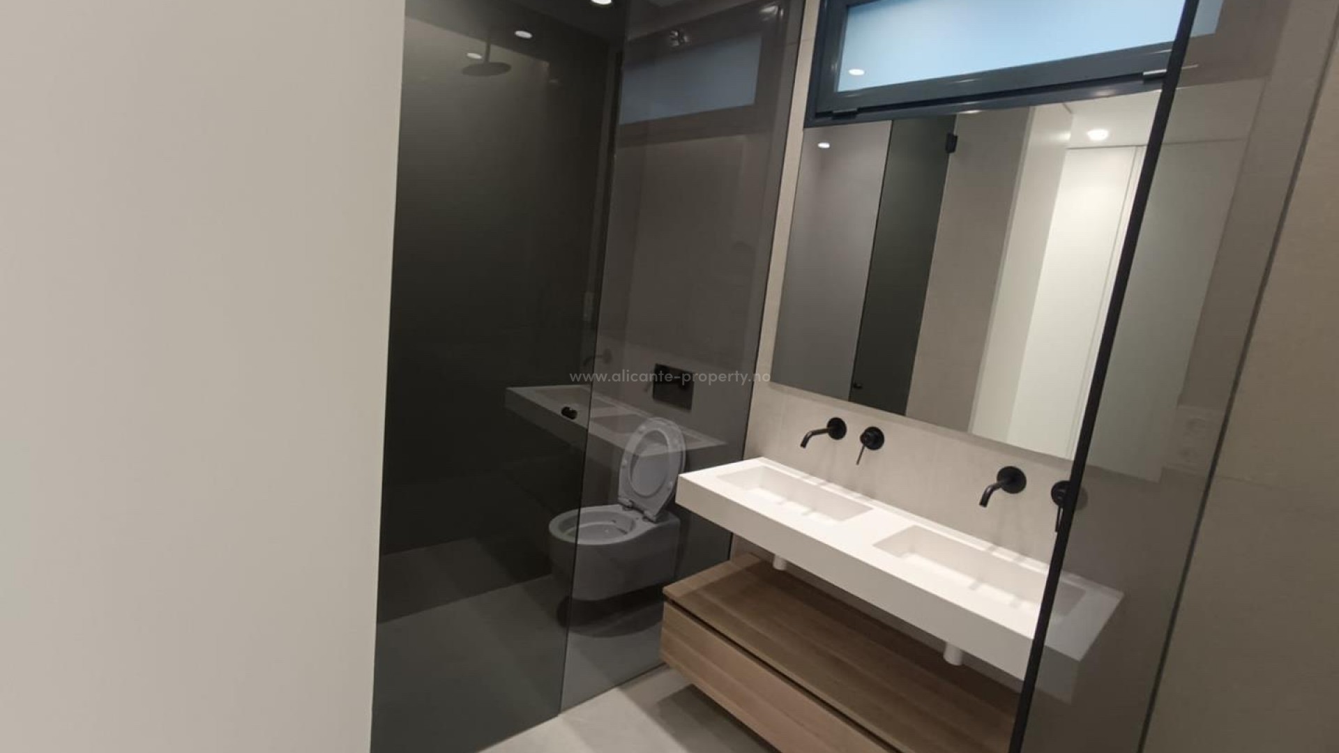 Villa in Town Center