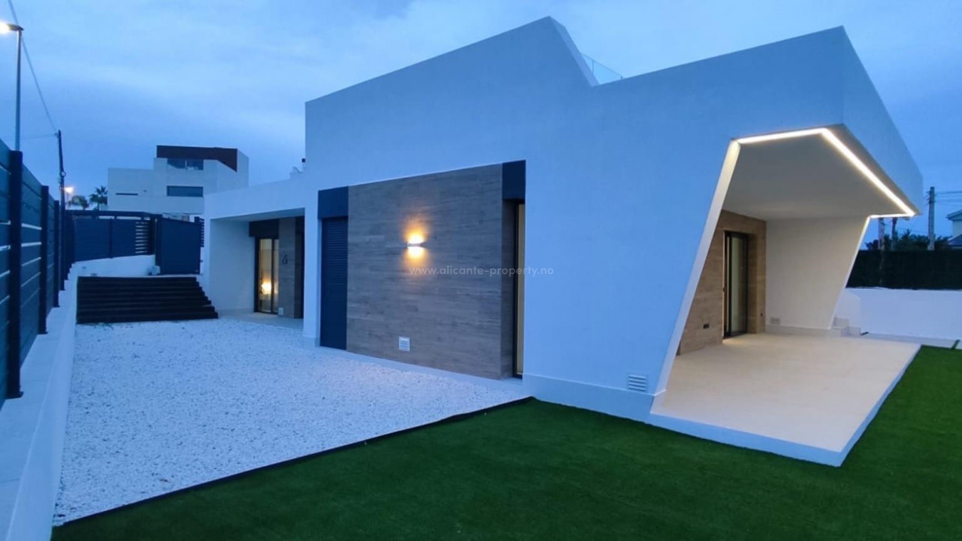 Villa in Town Center