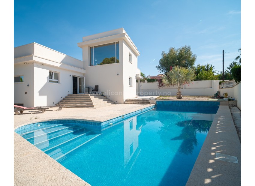 Villa in Town Center