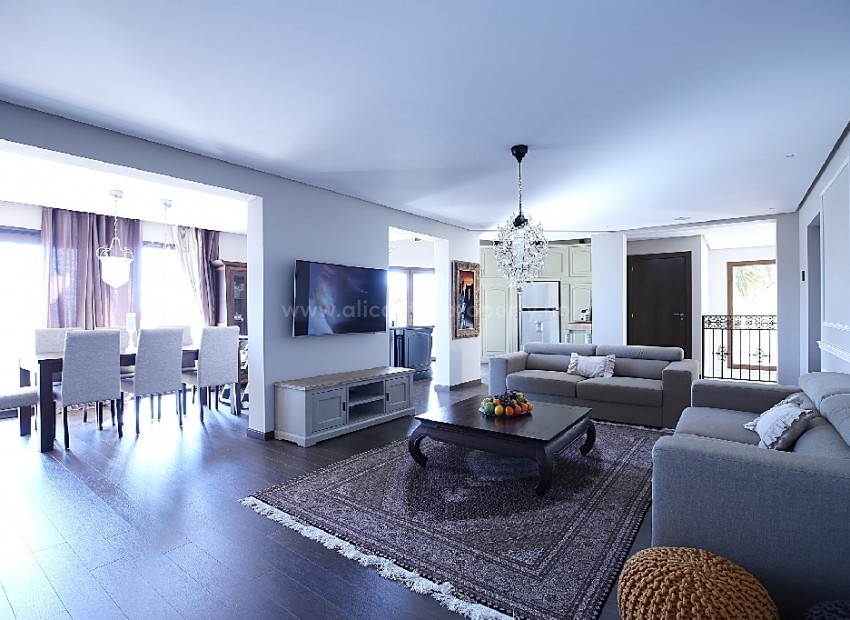 Villa in Town Center