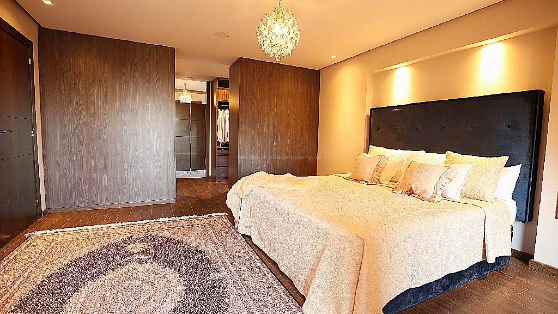 Villa in Town Center